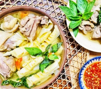 452. Vịt nấu măng (lớn)